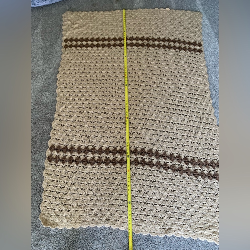 Hand-knit blanket